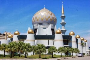 Read more about the article Masjid Syekh Abdul Manan Indramayu Terancam Ditutup, Struktur Bangunan Dinilai Mengkhawatirkan