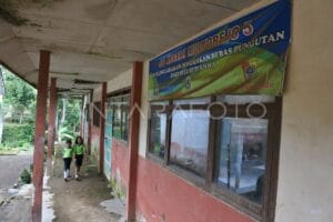 Read more about the article 280 Ruang Kelas di Majalengka Rusak Berat, Siswa Terpaksa Belajar di Bangunan Lapuk