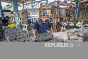 Read more about the article DLH Kota Batu akan Buat Paving Block Berbahan Dasar Sampah Plastik,Lakukan Uji Coba